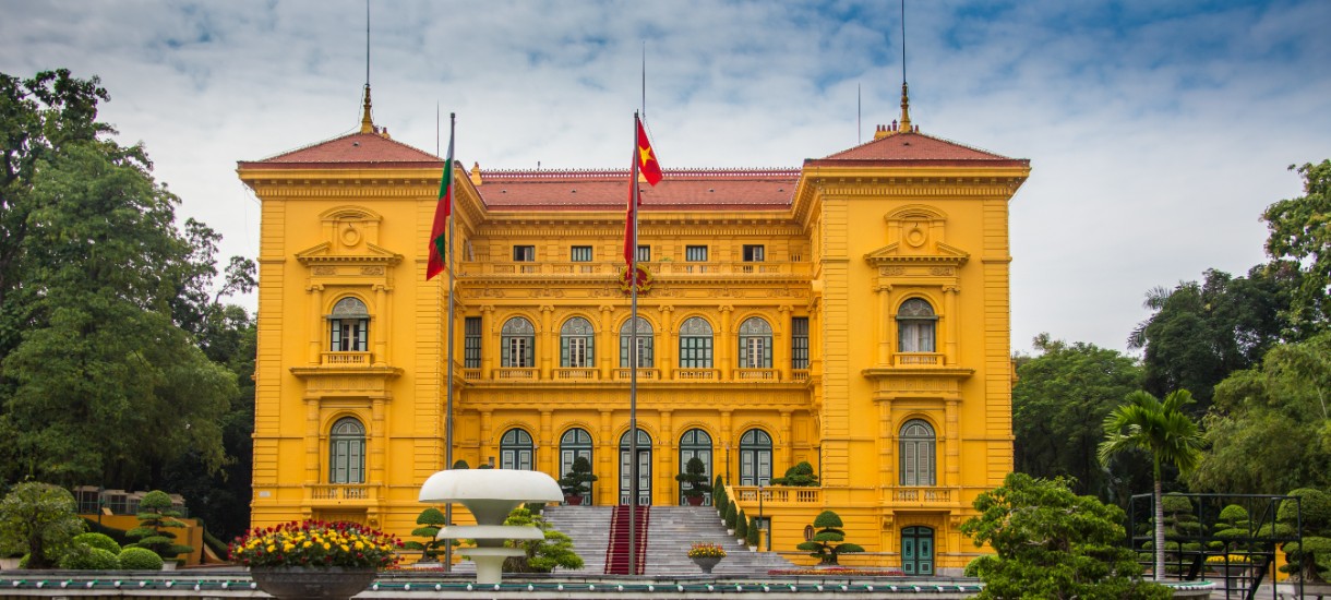 Hanoi, the country’s capital is a cultural hub. The city is a nice amalgamation of old and new, of modern office blocks interleaving with yellow colonial-era buildings